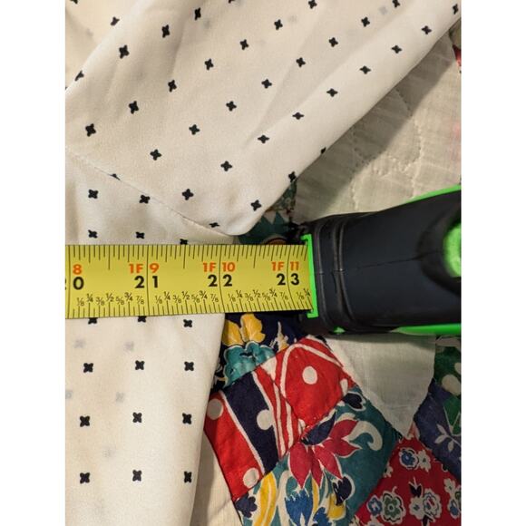 Banana Republic Cream Dot 2 Chest Pocket Epaulet Button Up Blouse Womens Sz XL - Picture 8 of 10